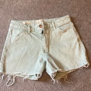 Universal thread women’s size 2 vintage midi mid rise cut off sage green shorts